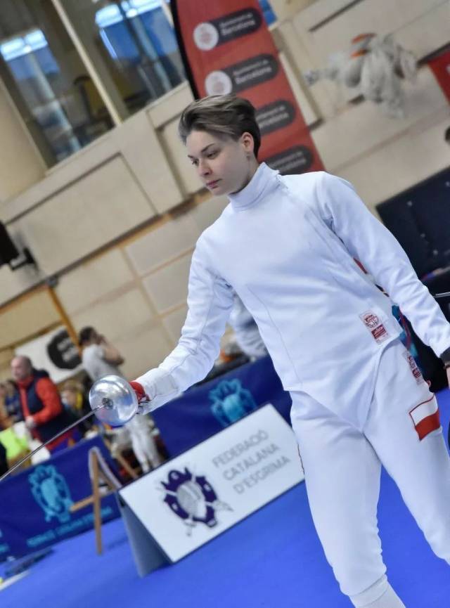 新西兰击剑选手豪气凌云，摘得桂冠