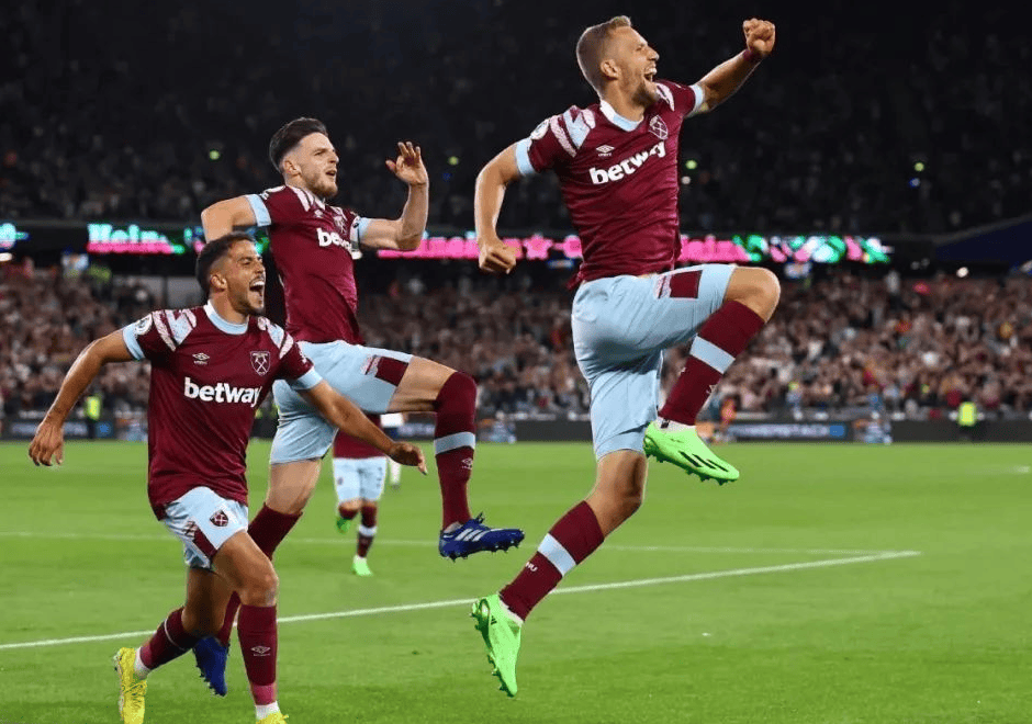 包含南安普顿客场不敌西汉姆联，积分榜下滑的词条