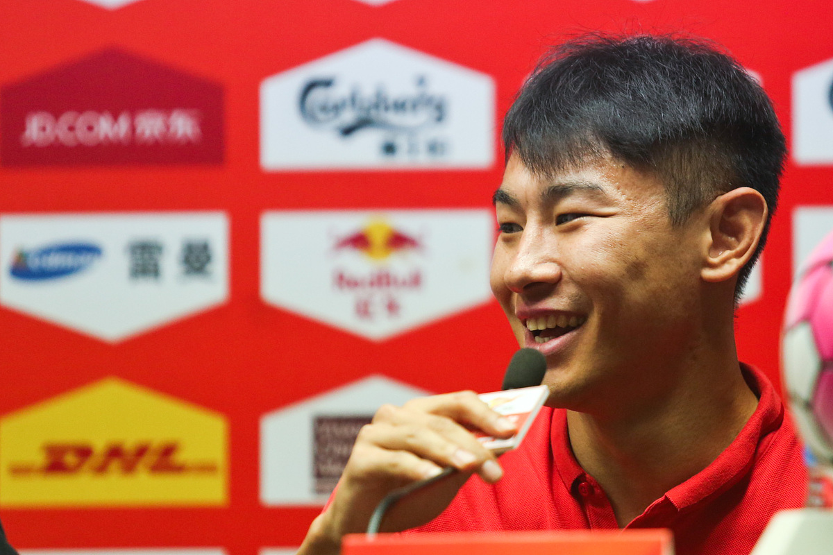 关于田径比赛唐先生表现抢眼，一路领先夺冠的信息