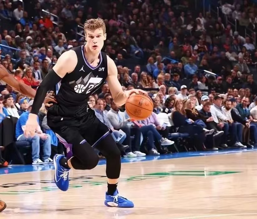 关于爵士客场战胜劲敌，取得关键胜利的信息