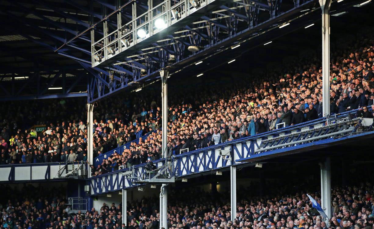 包含南安普顿客场战平埃弗顿，稳居中游位置的词条