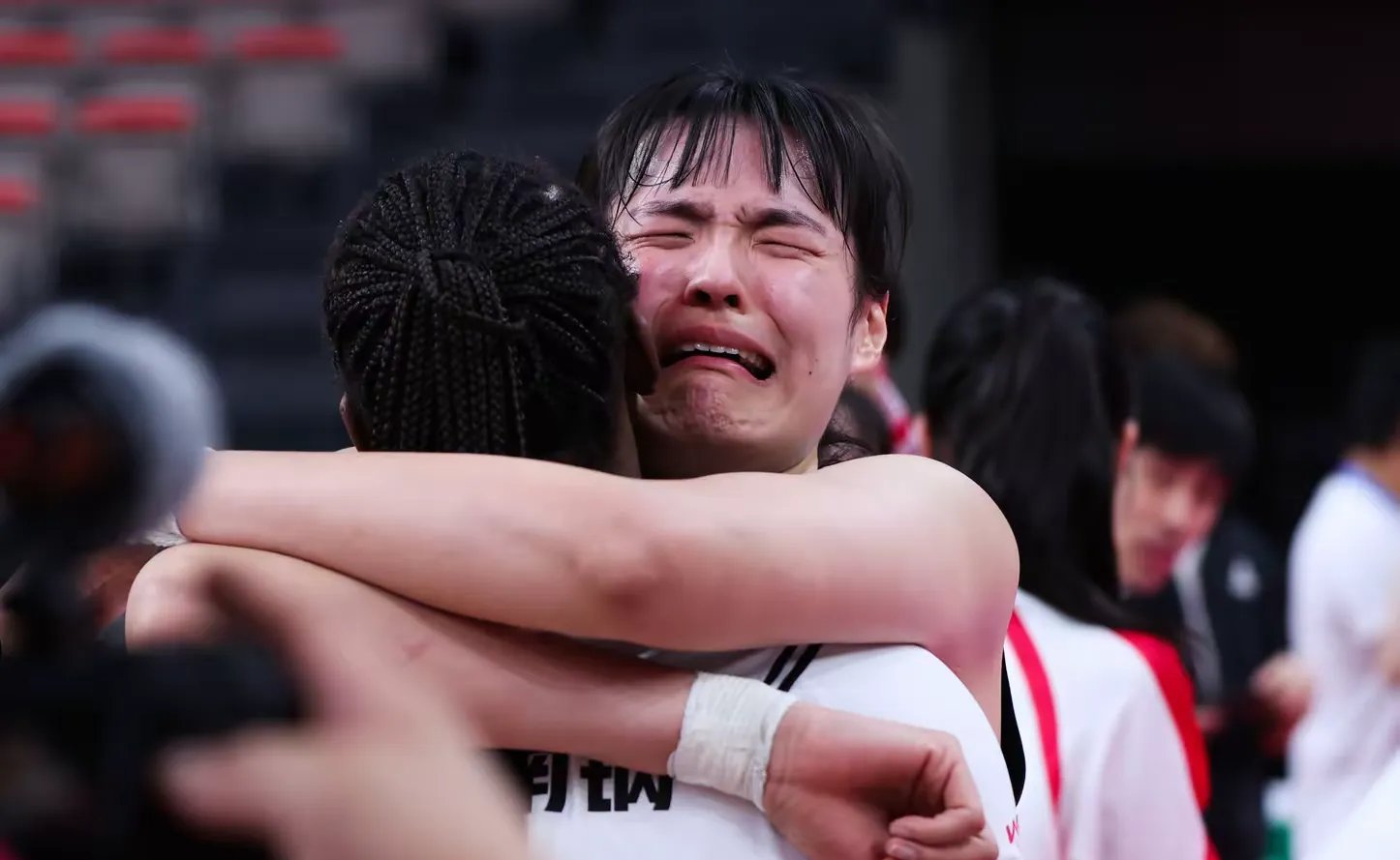 湖北女篮告负晕机，两难取舍