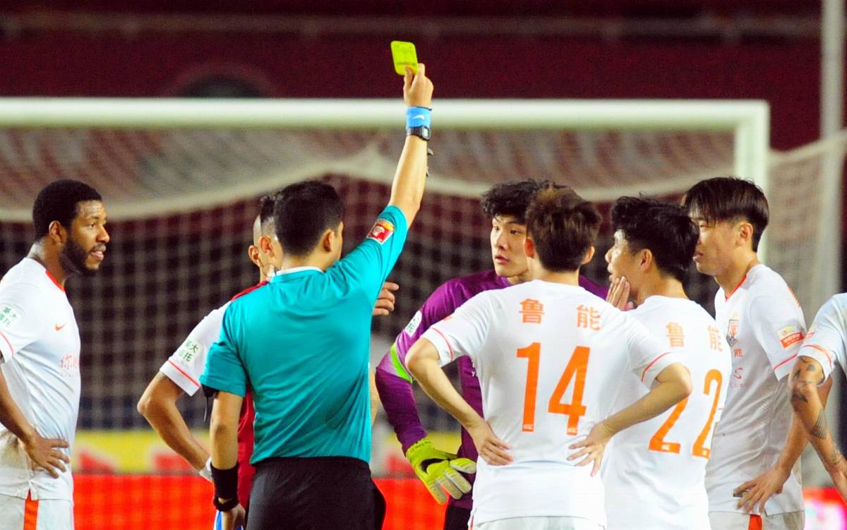 DB game-包含赢得荣耀：中国足球队在比赛中收获胜利的词条