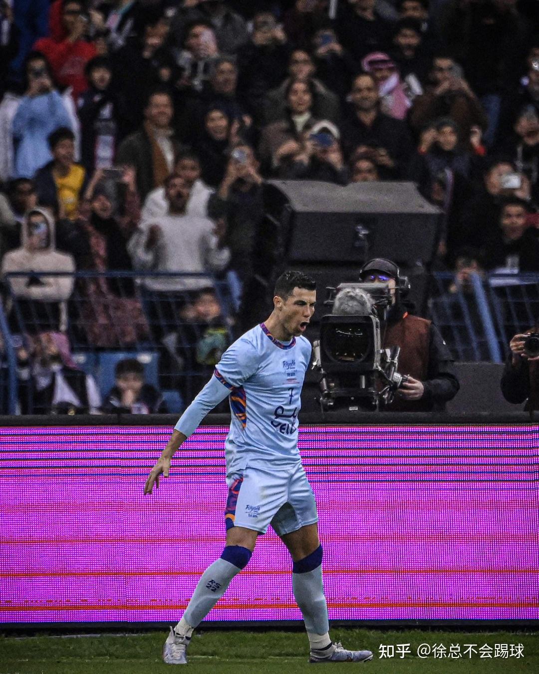 梅西梅开二度，巴黎圣日耳曼重振士气