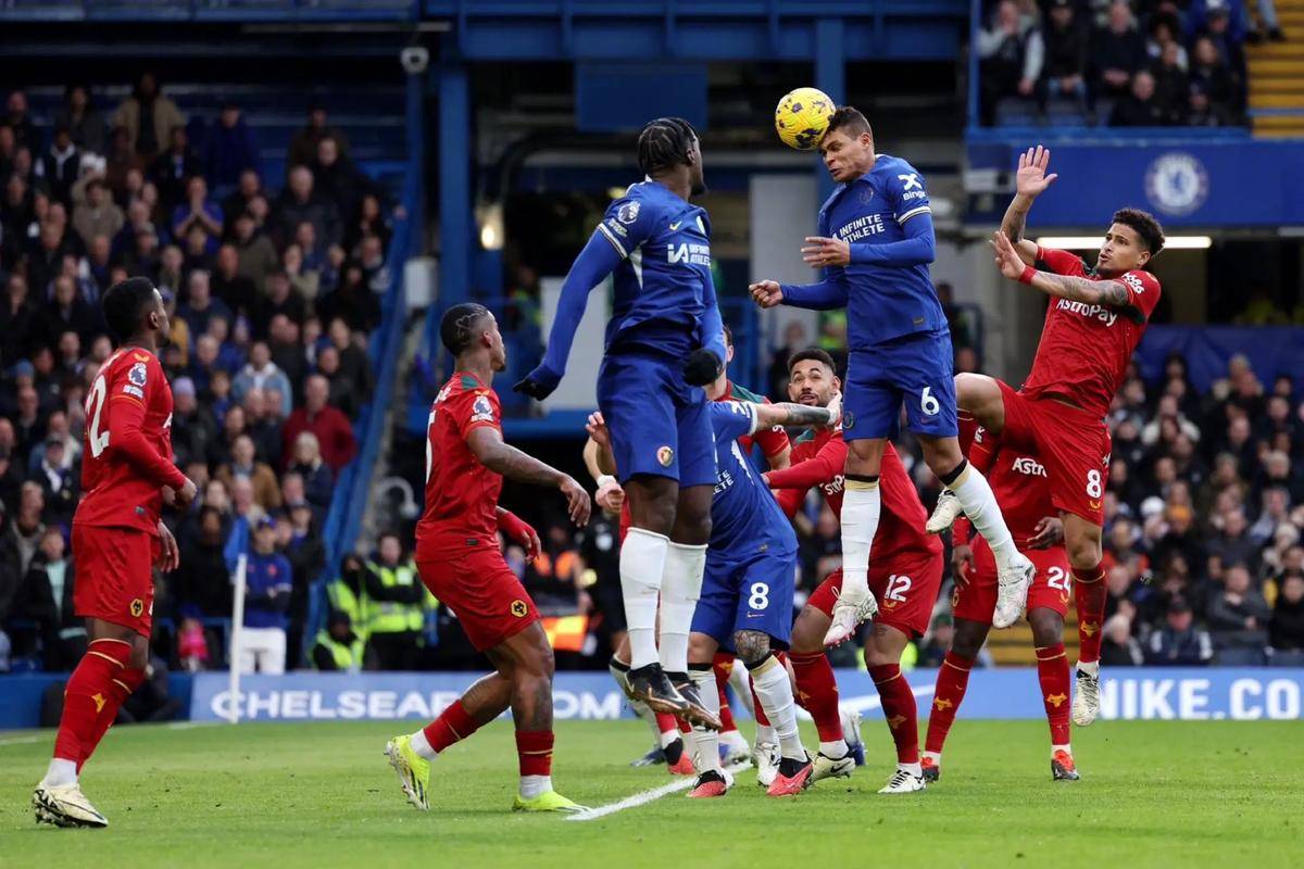 DB彩票平台-战斗一触即发，全力以赴在球场上的拼搏真情的简单介绍