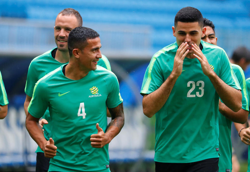 战斗一触即发，全力以赴在球场上的拼搏真情的简单介绍