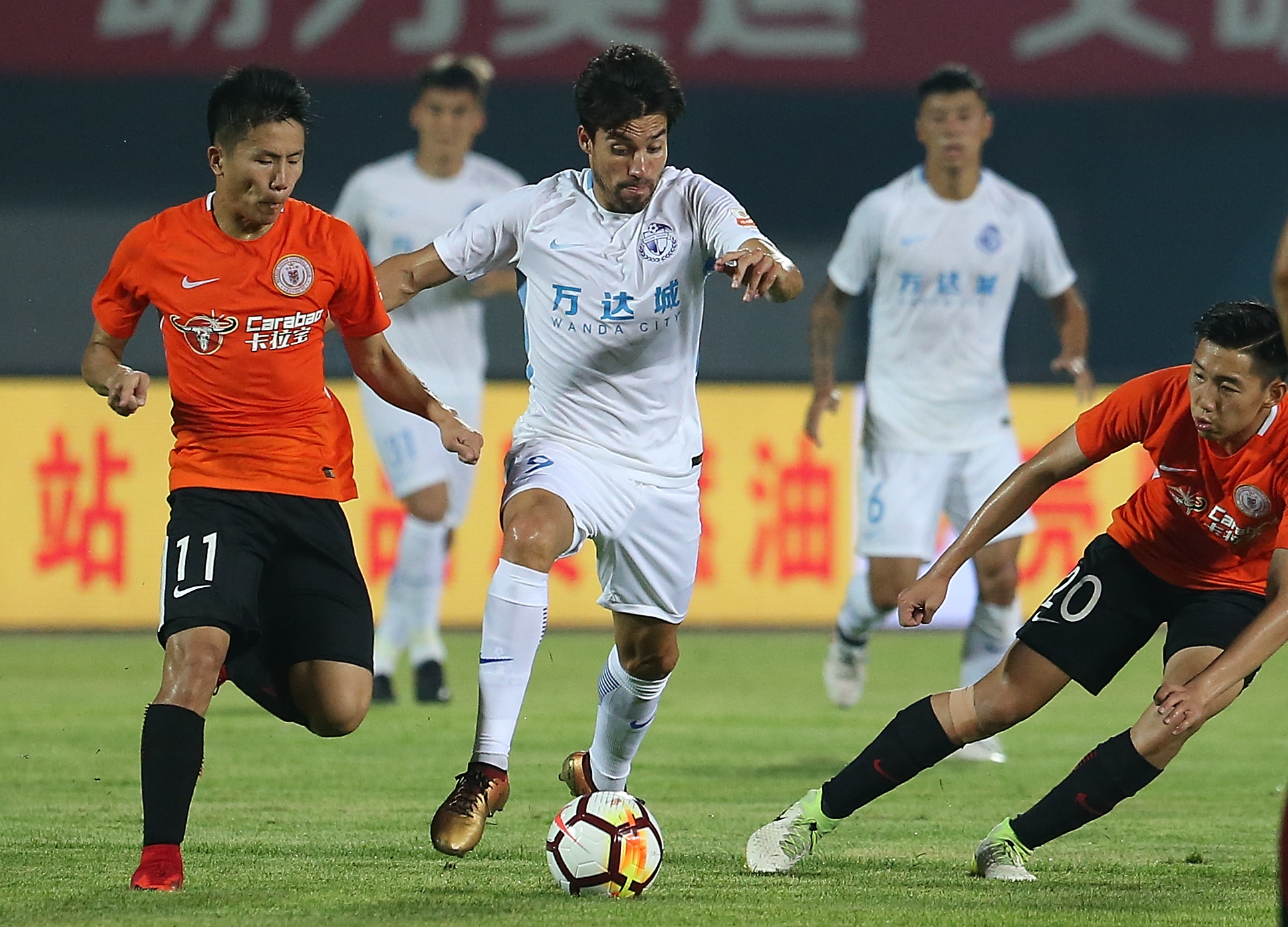 青岛黄海客场逼平北京人和，保持良好状态