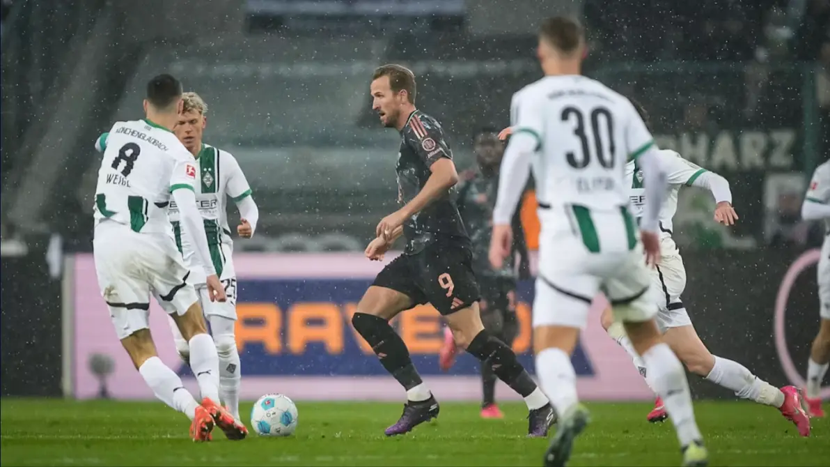 小组赛结束，门兴格拉德巴赫获得榜首