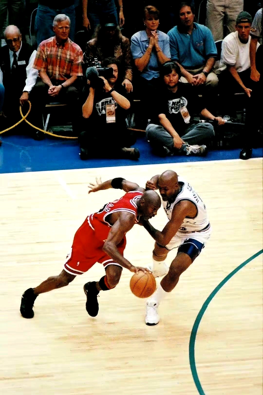 经典复盘历史上那些不朽的篮球瞬间