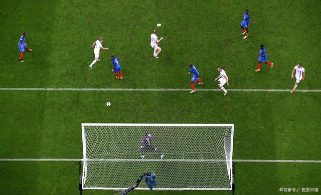 DB彩票试玩-欧洲比赛中球员突破进攻破门