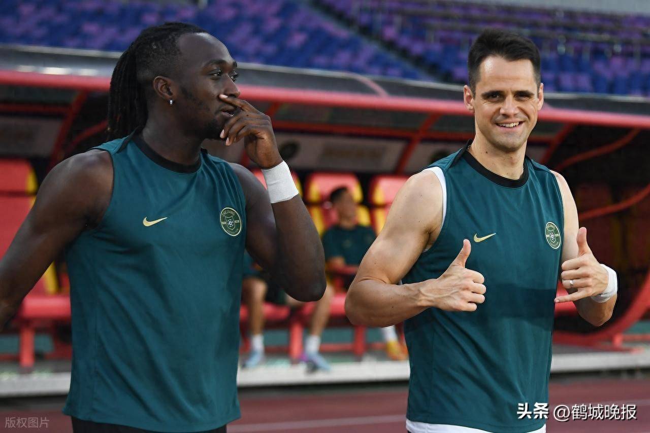 DB彩票官方网站-新晋球星崭露头角，表现抢眼引全场欢呼