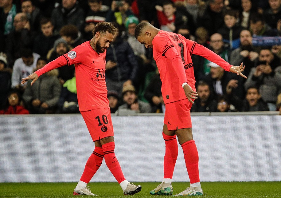 圣埃蒂安反击成功，夺取胜利