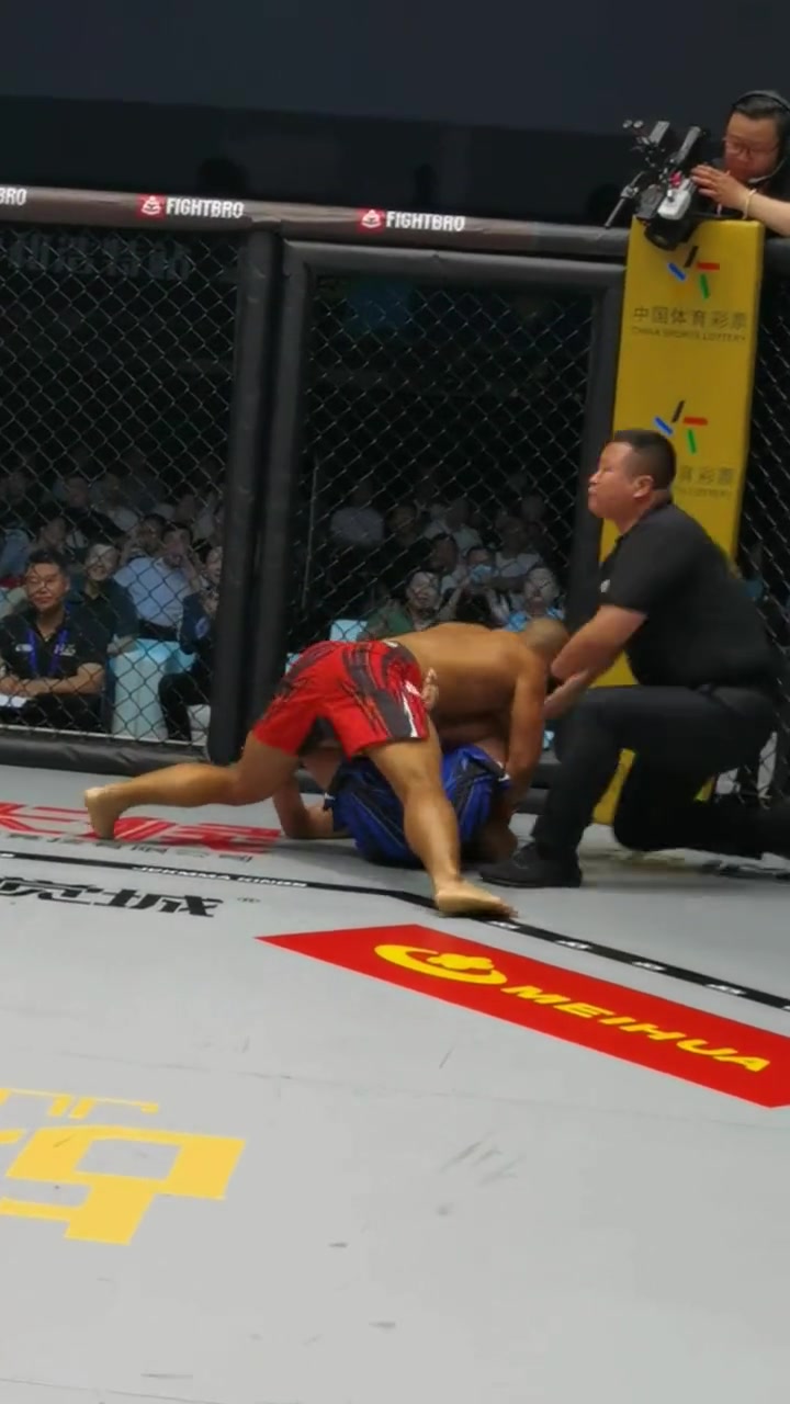 DB彩票官方网站-拳击选手力克对手，晋级决赛