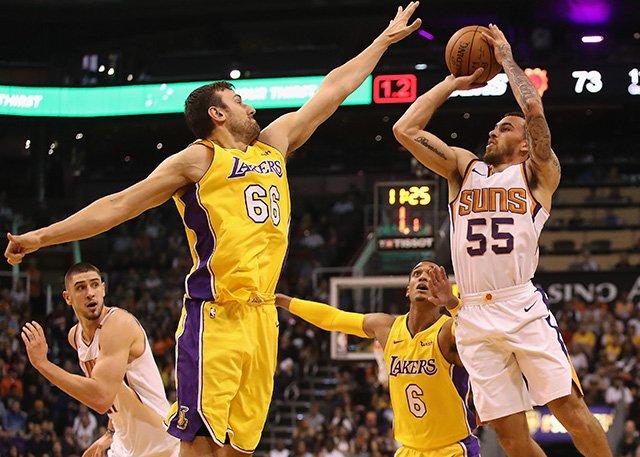 DB game-太阳击败76人，布克砍下30+表现